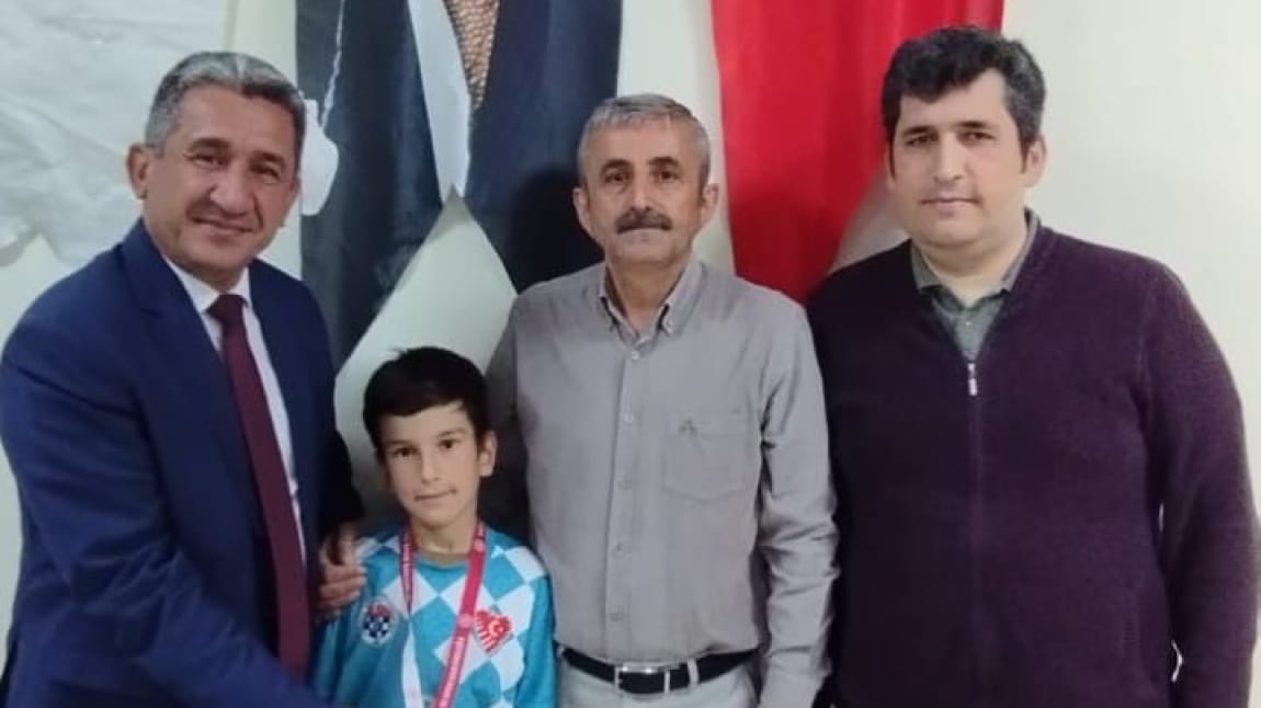 İlçemiz satranç turnuvasında 2/A Sınıfı öğrencimiz Tuna ABALI 